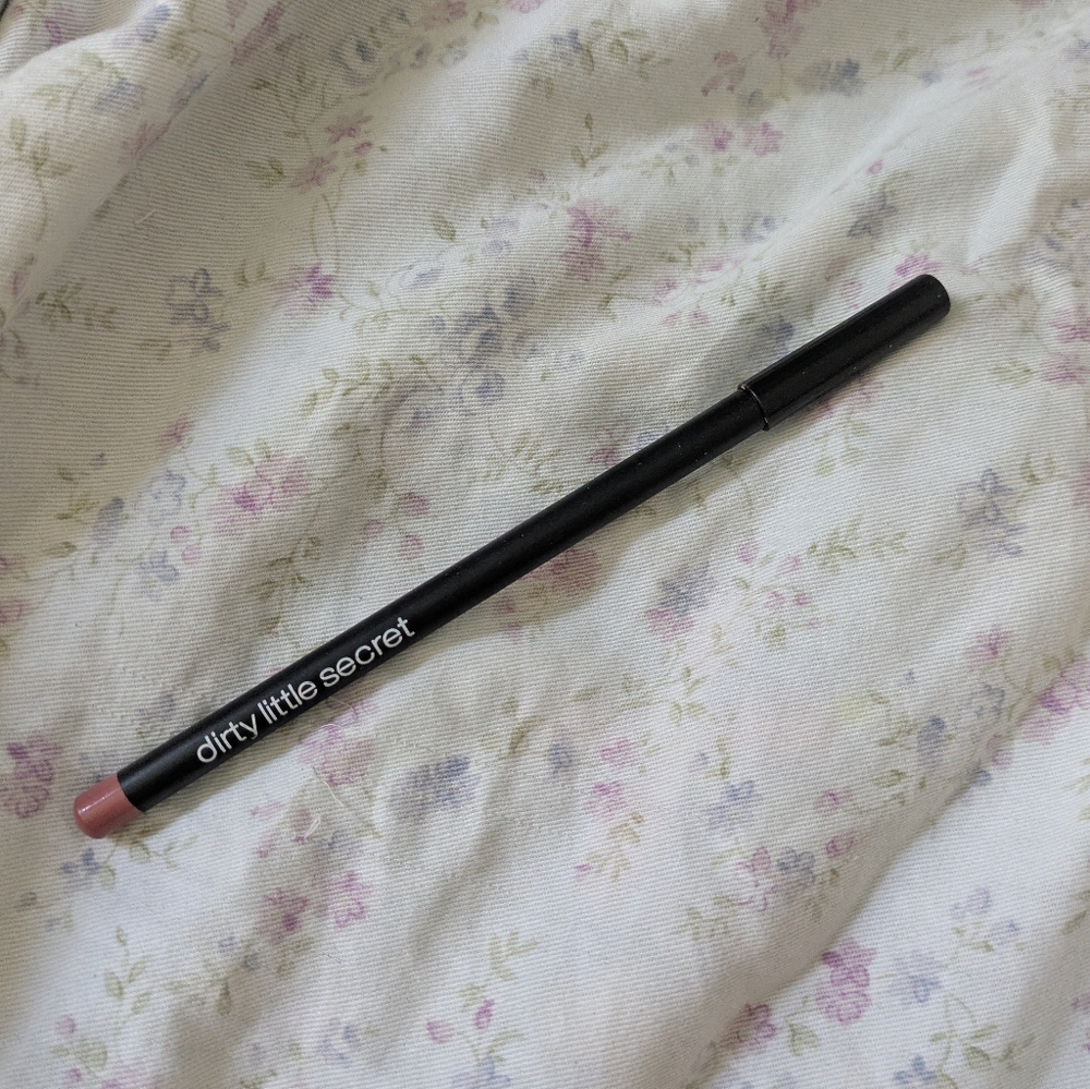 Dirty Little Secret Lip Liner (Shade: Pale Pink)